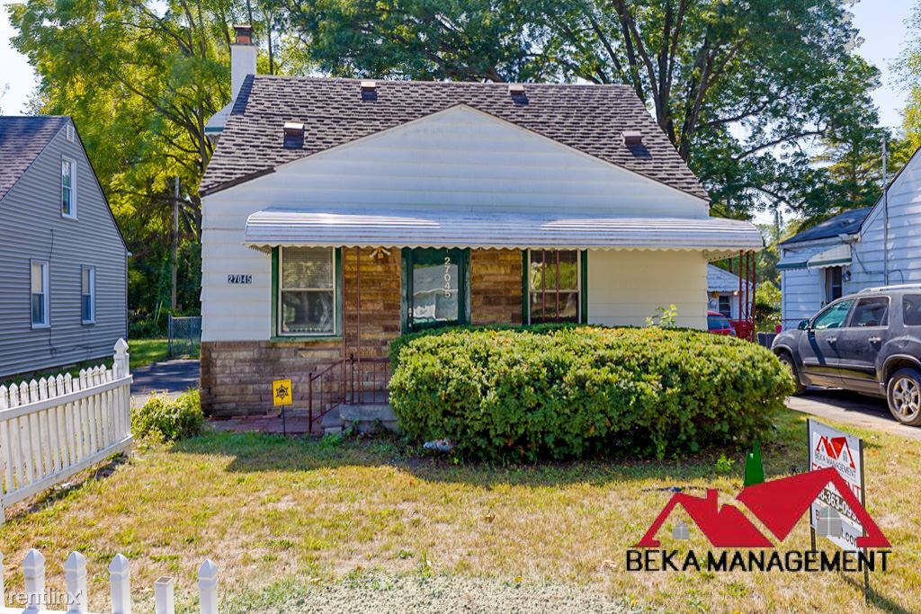 3 br, 1 bath House 27045 Shiawassee Rd House Rental in Southfield