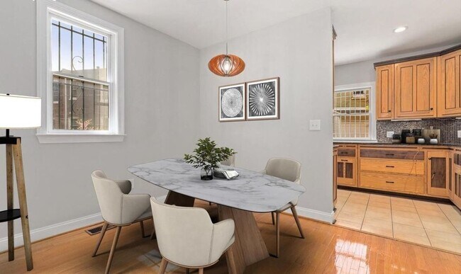 Building Photo - Gorgeous 4-Bed Rowhome with Private Roofto...