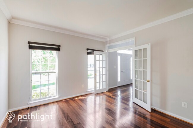 Foto del edificio - 4905 Sutherland Dr