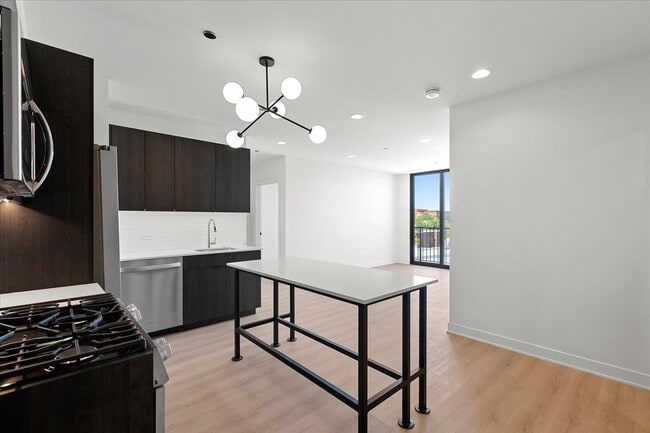 Foto del edificio - 1801 W Grand Ave