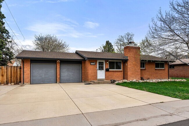 Foto del edificio - Spacious Home near Historic Downtown Littleton!
