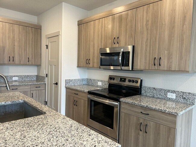 Foto del edificio - Spacious 3-Bedroom Berthoud Home – Available Now