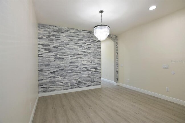 Foto del edificio - 544 Woodland Terrace Blvd