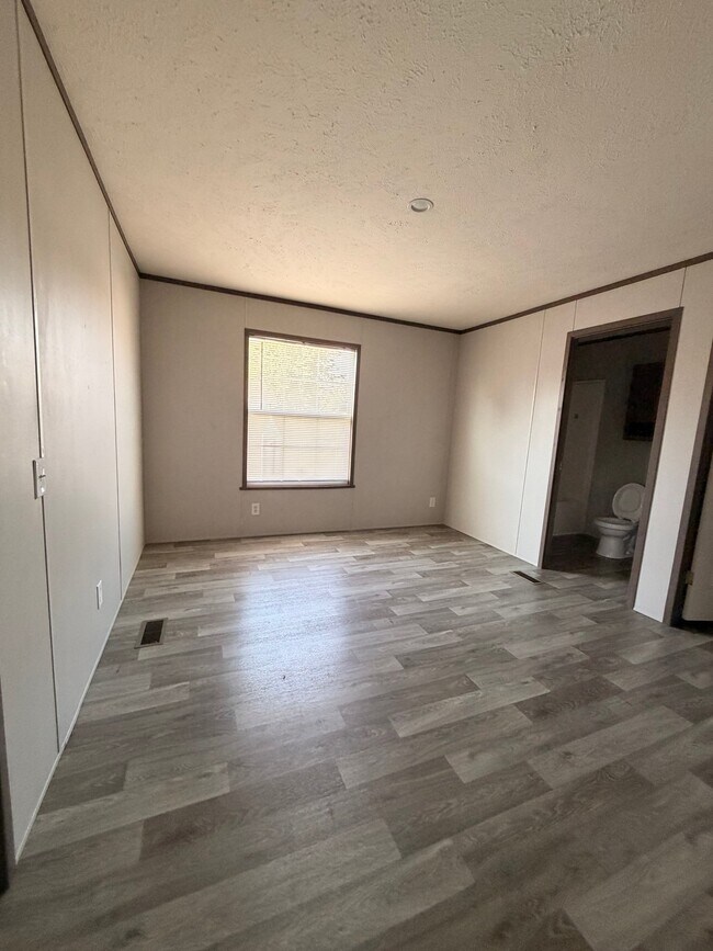 Building Photo - 296 Hunters Rill