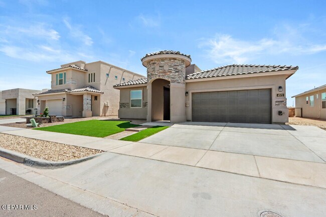 Building Photo - 4572 Marisabel Azcarate St
