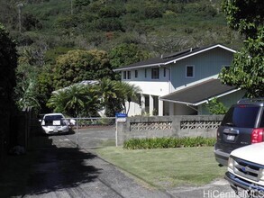 Building Photo - 2834 Kalihi St