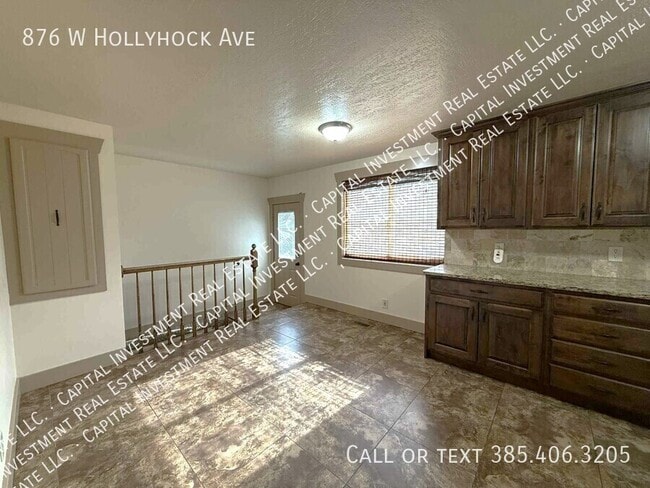 Foto del edificio - 876 Hollyhock Ave