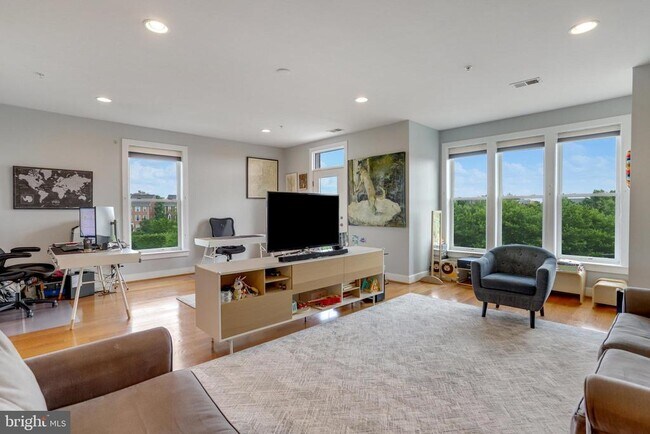 Foto del edificio - 1804 Potomac Ave