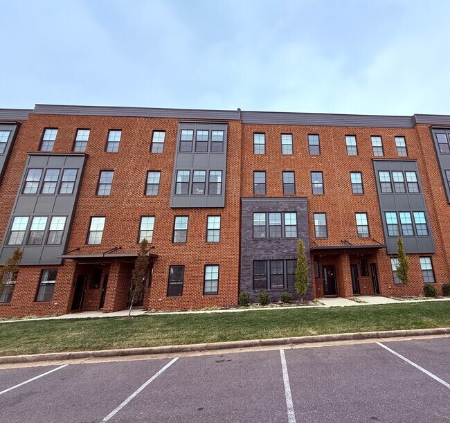 Foto del edificio - 2435 Ownby Ln