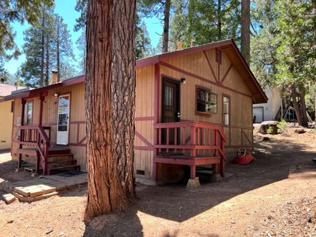 Foto del edificio - "L" Street in Sugar Pine