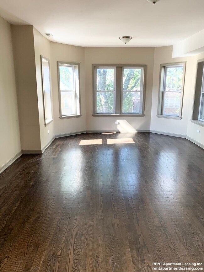 Building Photo - 6425 N Talman Ave
