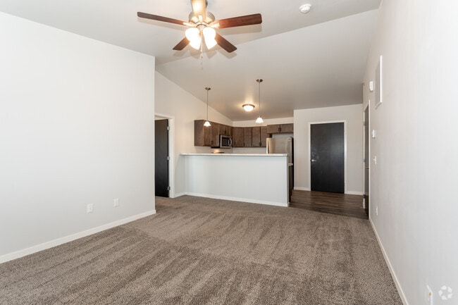 2BR, 2BA - 935SF - Red Rock Apartments