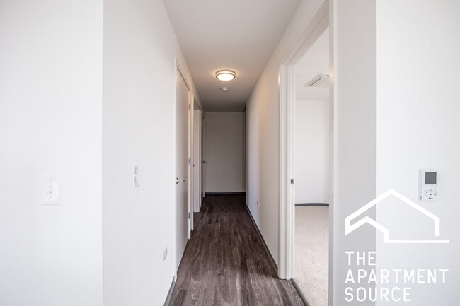 Building Photo - 2340 N California Ave