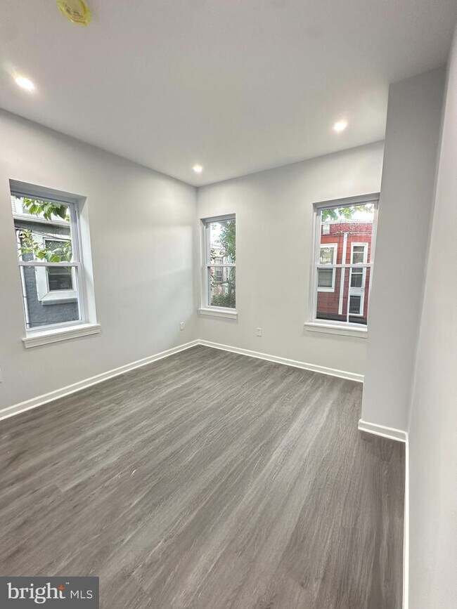 Foto del edificio - 1549 N Newkirk St