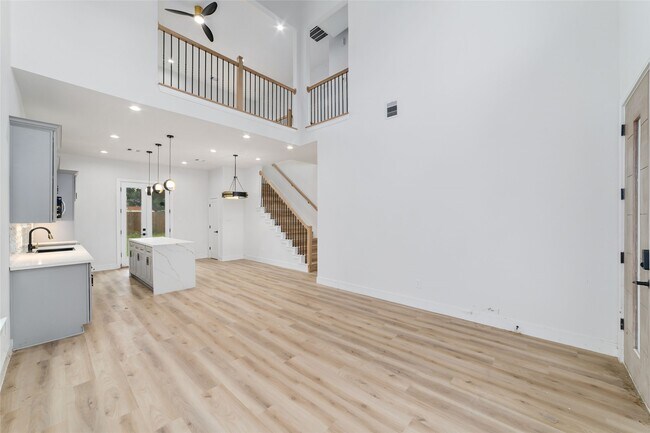 Building Photo - 6715 England St