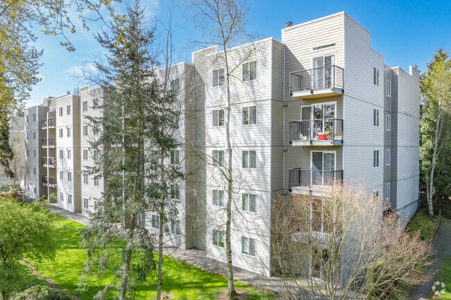 Foto del edificio - West Mall Place Apartment Homes