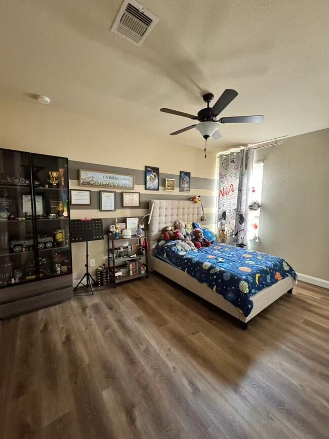 Foto del edificio - 5207 Red Oak Valley Dr