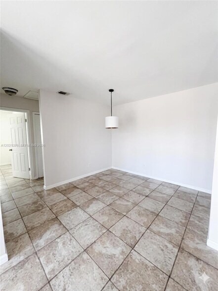 Foto del edificio - 10046 Winding Lake Rd