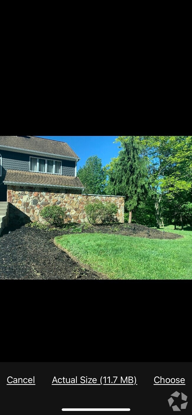Building Photo - 4400 Twin Oaks Dr