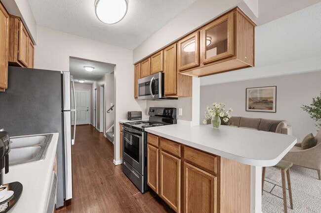 Building Photo - Beach South at the Lake