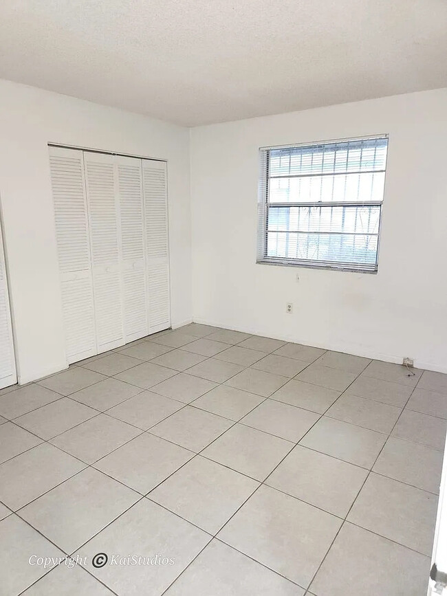 Foto del edificio - 800 NE 14th St