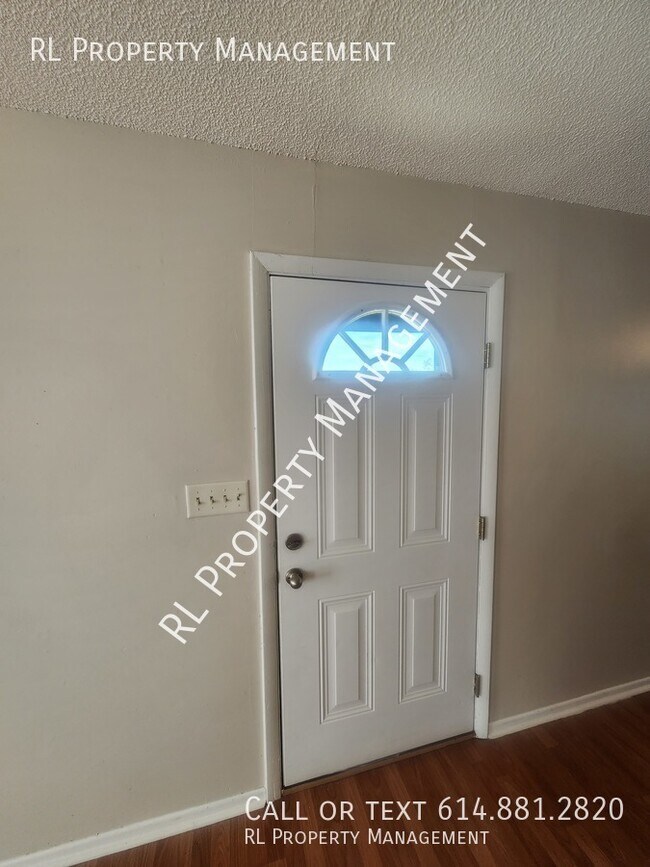 Building Photo - WAIVED APPLICATION FEE WITH SIGNED LEASE!!...