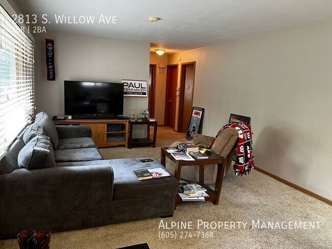 Building Photo - 3 Bed/2 Bath Ranch with Finished Basement!