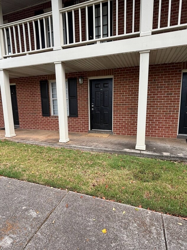 Primary Photo - 250 Elm St