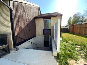 Building Photo - 7325 S Wood Grn Rd