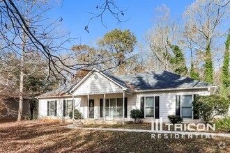Building Photo - 1619 Highland Ct