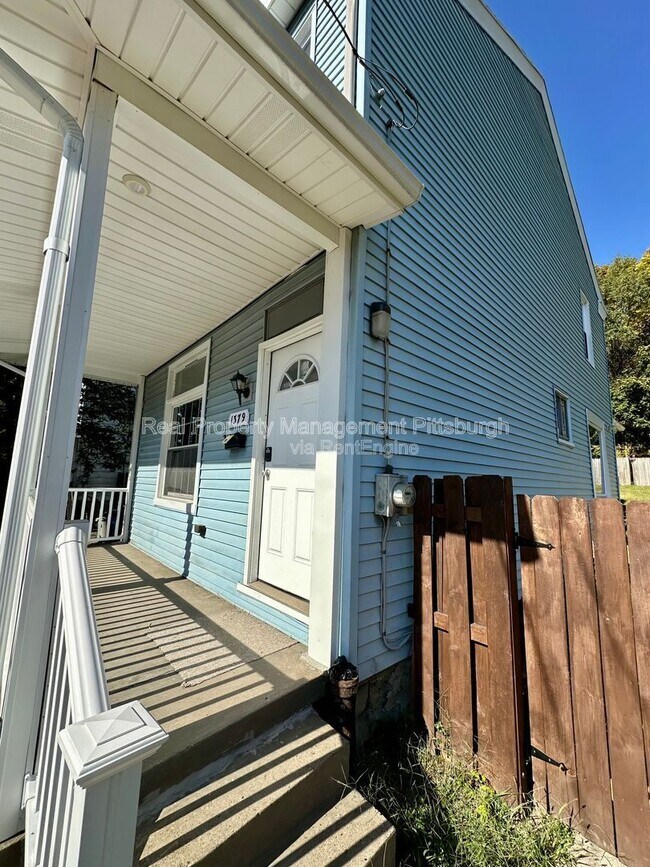 Foto del edificio - 1379 Paulson Ave