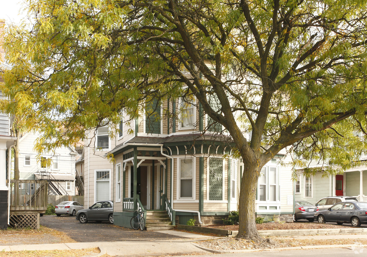 Building Photo - 321 S Division St