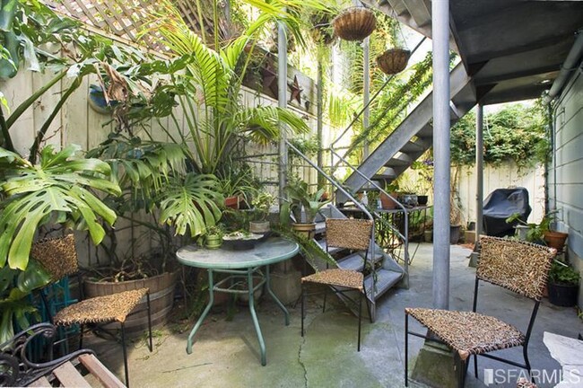 Foto del edificio - Charming 2Br Edwardian Condo in the heart ...