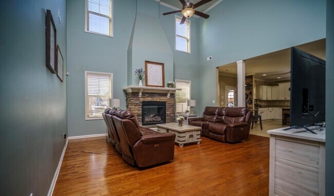 Foto del edificio - 205 Holmes Point Ct