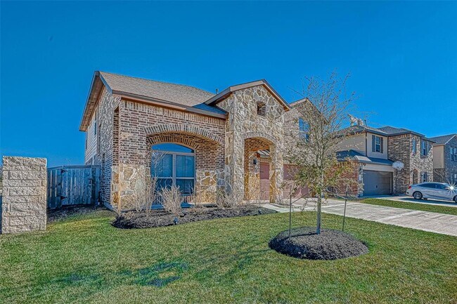 Building Photo - 5618 Cedar Cres Ct