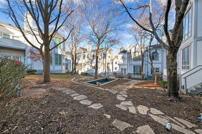 Building Photo - 28 Columbus Square Dr