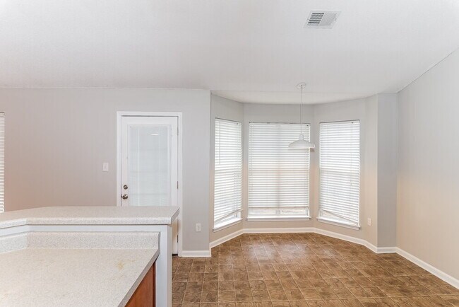 Foto del edificio - 7875 Sarah Ann Dr S