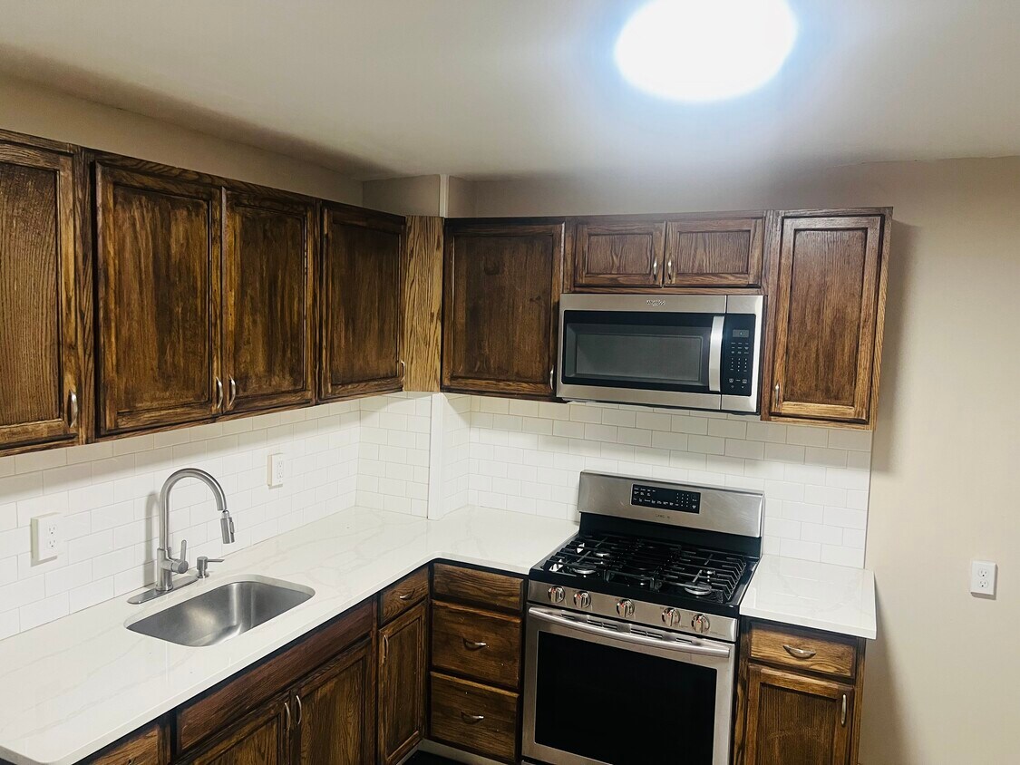 Primary Photo - 326 N 12th St