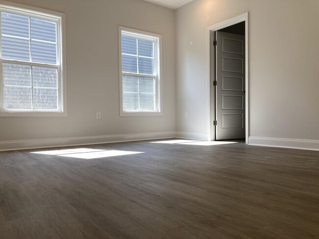 Building Photo - 2718 Cedrus Ave
