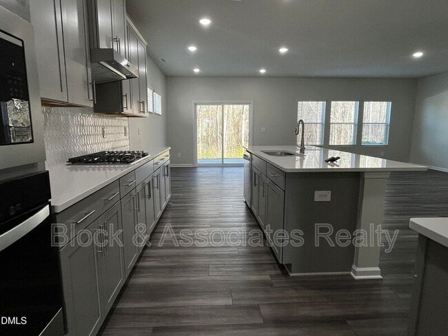 Building Photo - 937 Avonmore Dr
