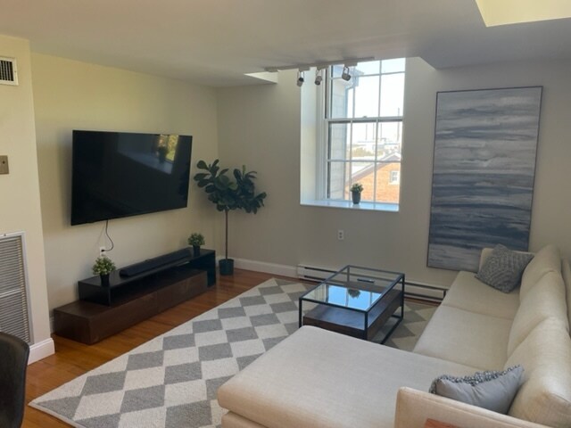 Building Photo - 100 Commandants Way