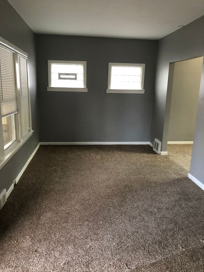 Building Photo - 2 bed 1 bath single family in Garfield