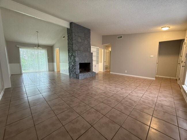 Foto del edificio - R.Patel Properties2 (12310 Willow Wild Dr)