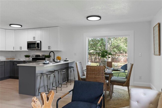 Building Photo - 9987 Triple Crown Cir