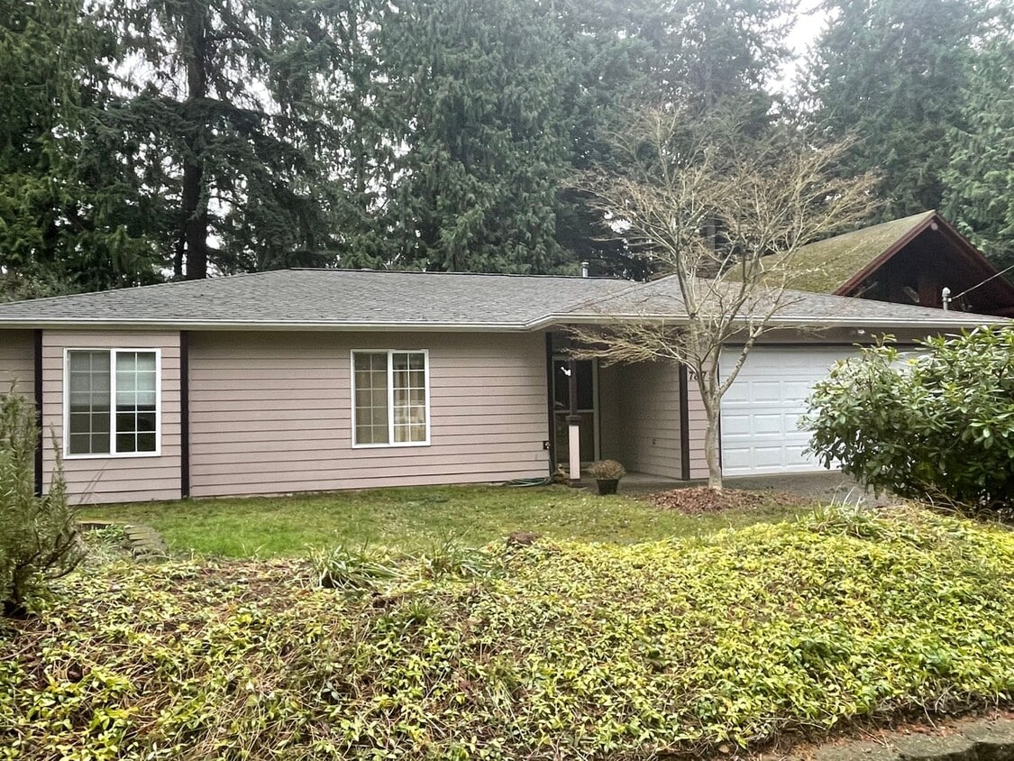Foto principal - Spacious Clinton Home with New Upgrades!