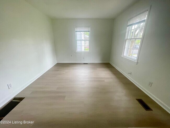 Foto del edificio - 3813 Powell Ave