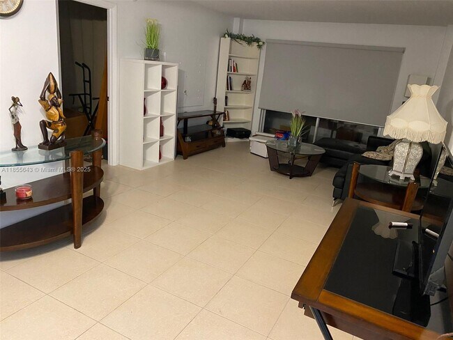 Foto del edificio - 4166 Inverrary Dr
