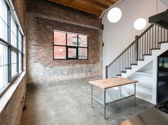 Building Photo - 207 E Baltimore Ave