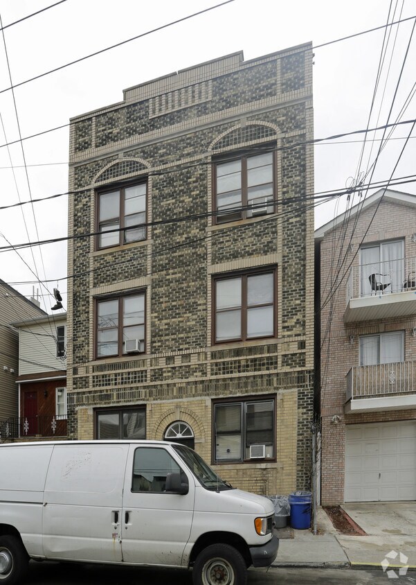 Foto del edificio - 69 Webster Ave