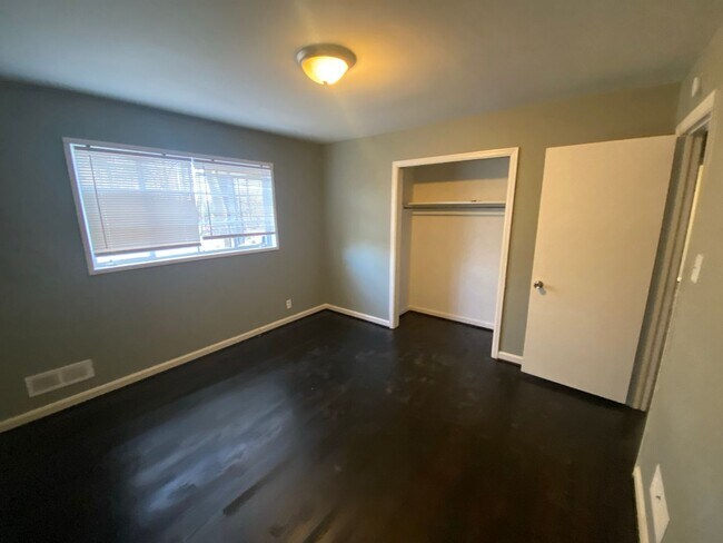 Foto del edificio - NOW AVAILABLE!!! $0 Application Fees!!! Li...